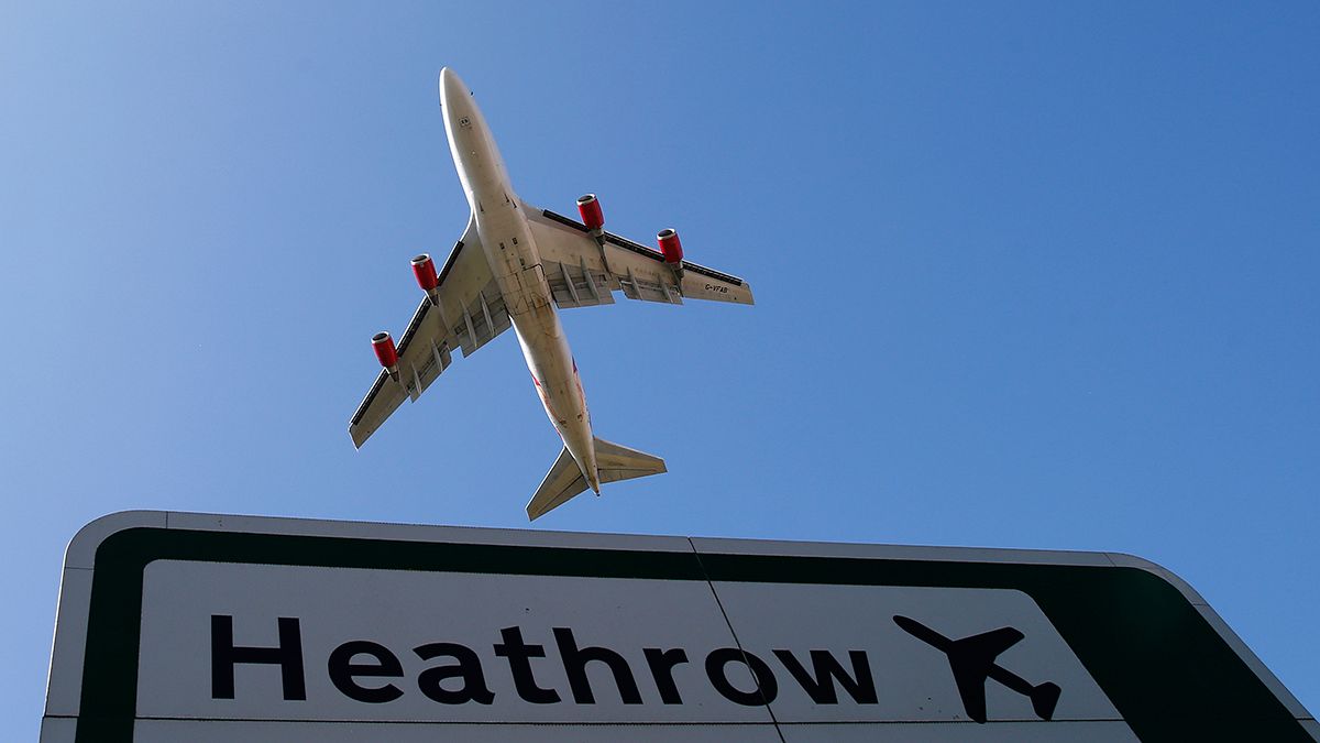 Restablecido el tráfico en los aeropuertos de Londres tras el cierre del espacio aéreo