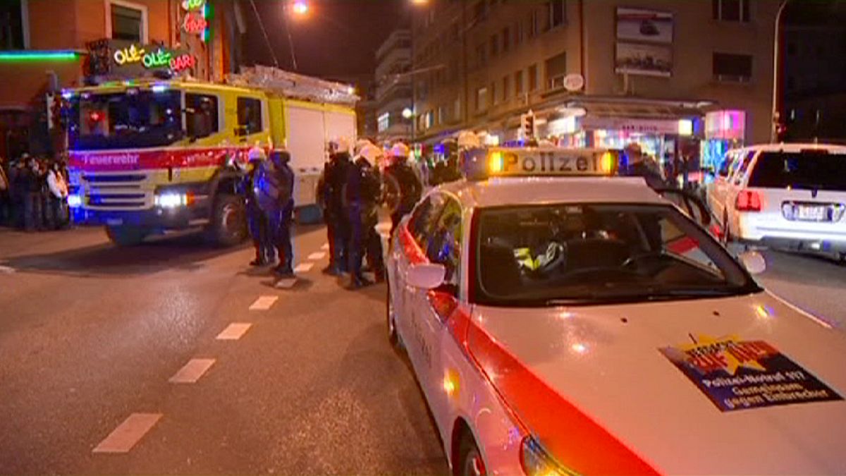 Zurigo: notte di scontri e disordini nel centro, quattro arresti