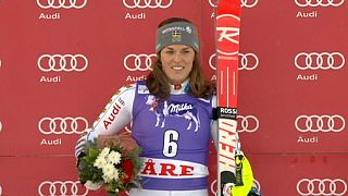 Esqui Alpino: Pietilae-Holmner faz história no "Slalom" com Tina Maze à perna