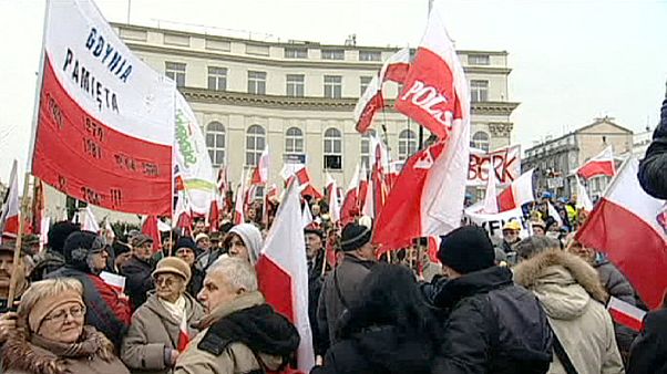 Polonia: la oposición conservadora denuncia en las calles de Varsovia "fraude electoral" en las municipales Polonia: la oposición conservadora denuncia en las calles de Varsovia "fraude electoral" en las municipales