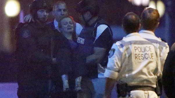 Tres muertos y cuatro heridos en el secuestro en una cafetería de Sidney Tres muertos y cuatro heridos en el secuestro en una cafetería de Sidney