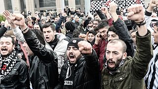محاكمة عشرات مشجعي ناد لكرة القدم في اسطنبول بتهمة محاولة الانقلاب