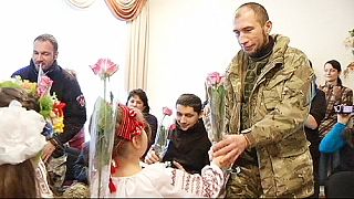 Geschenke für die Front - ukrainische "Cyborgs" besuchen Kindergarten