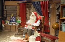 Papá Noel recibe las últimas cartas antes de Navidad