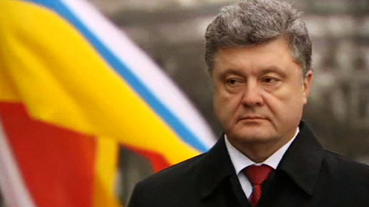 Poroshenko 'pisca o olho' à Aliança Atlântica