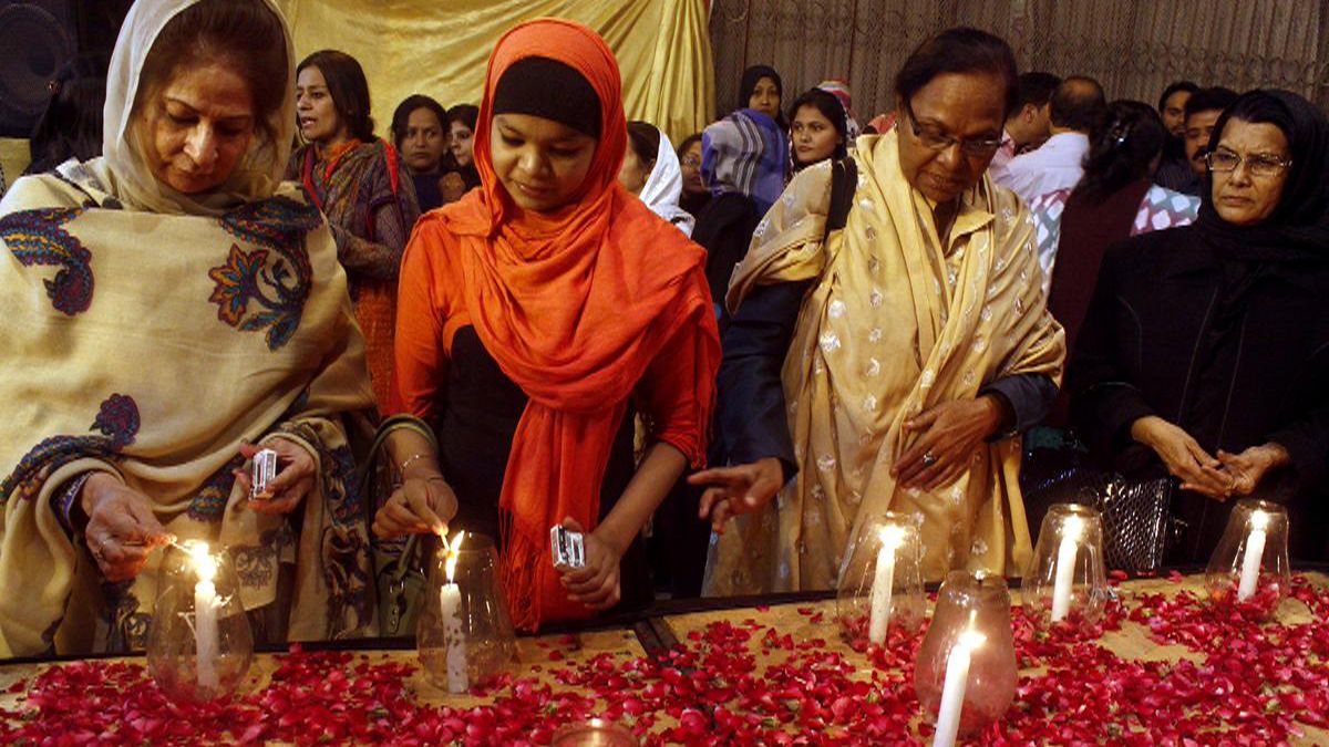 Pakistán anuncia tres días de luto y medidas extremas contra el terrorismo tras la masacre de Peshawar
