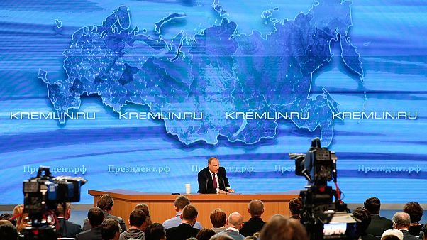 Vladimir Poutine, serein mais incisif face à plus d'un millier de journalistes Vladimir Poutine, serein mais incisif face à plus d'un millier de journalistes