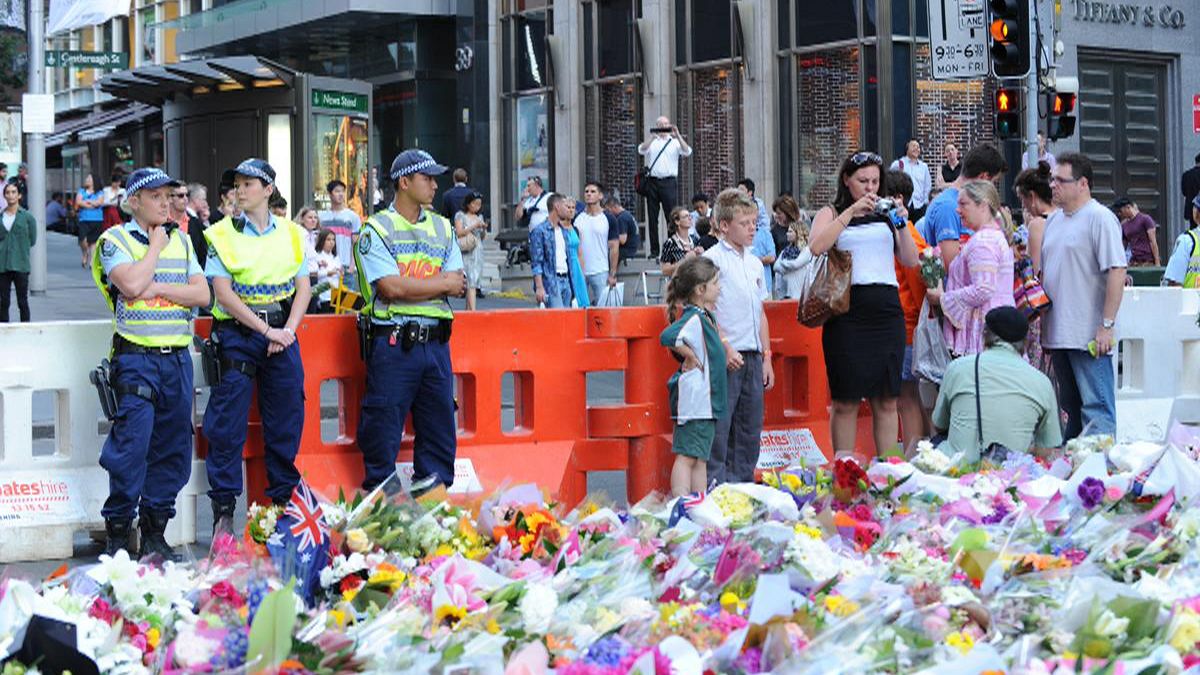 Sydney'deki kafe baskınında ölenler anılıyor