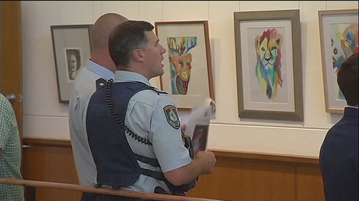 قوات شرطة نيو ساوث ويلزفي استراليا يبدعون لوحات فنية