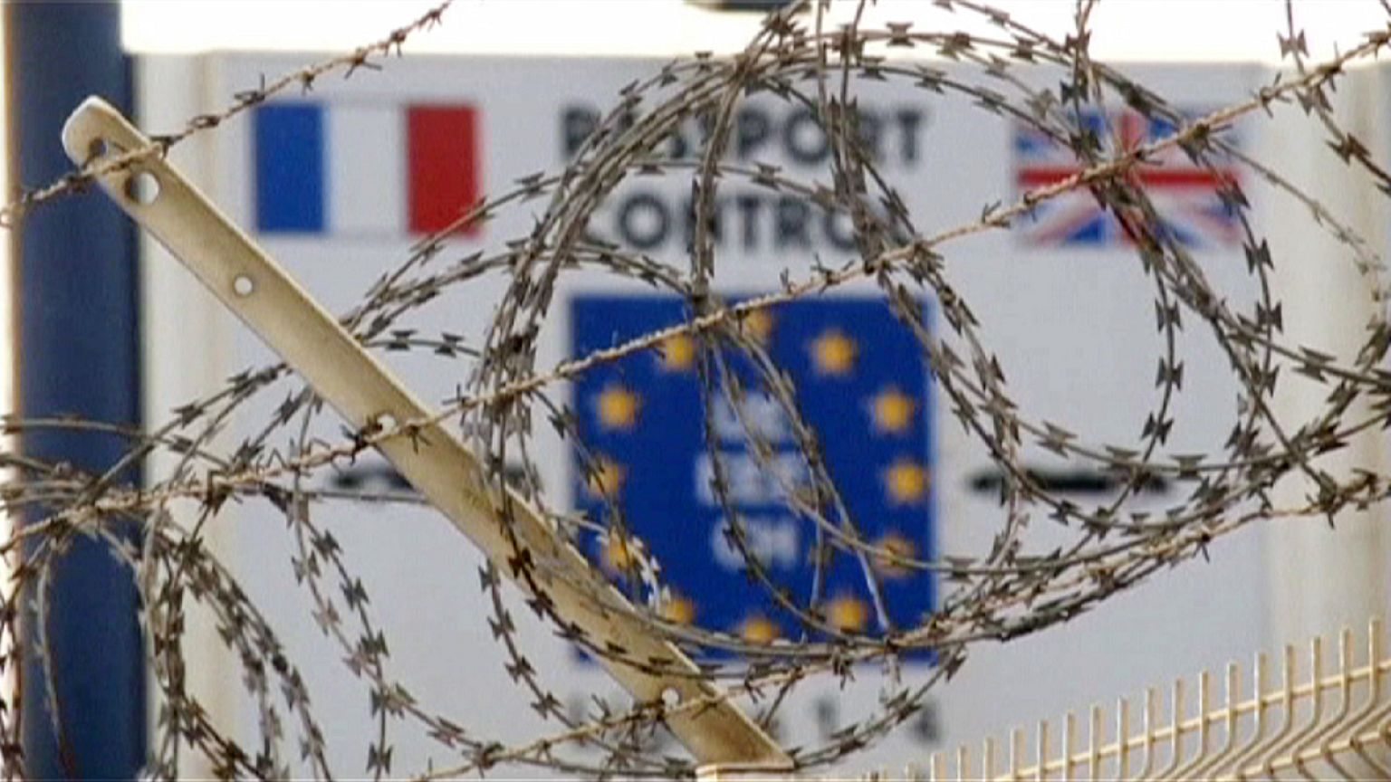 Calais protesta contra "el muro de la vergüenza" anti inmigrantes