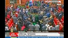 Kenya: verekedés a parlamentben