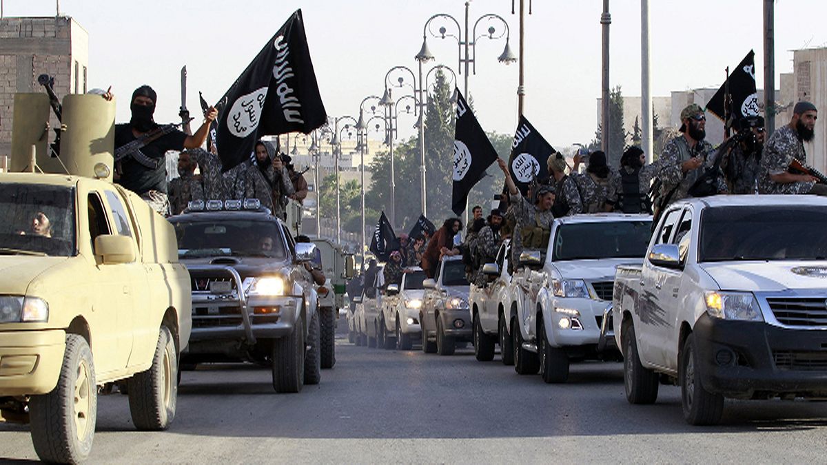 تنظيم الدولة الإسلامية يبسط سيطرته على مناطق سورية وعراقية