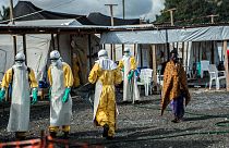 Ανασκόπηση 2014: Η ραγδαία εξάπλωση του ιού Έμπολα