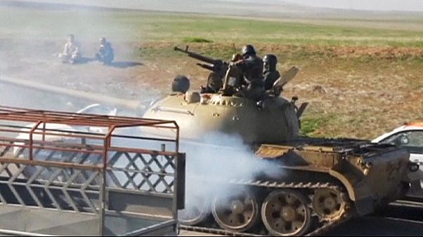 Combatentes curdos cortam linhas de abastecimento aos djhadistas Combatentes curdos cortam linhas de abastecimento aos djhadistas