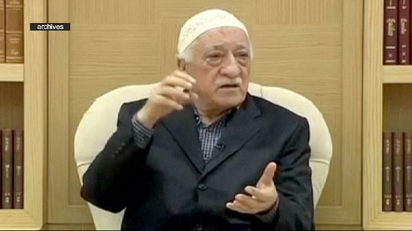 Turquie : un mandat d'arrêt contre Fethullah Gülen, accusé de vouloir faire tomber l'Etat Turquie : un mandat d'arrêt contre Fethullah Gülen, accusé de vouloir faire tomber l'Etat