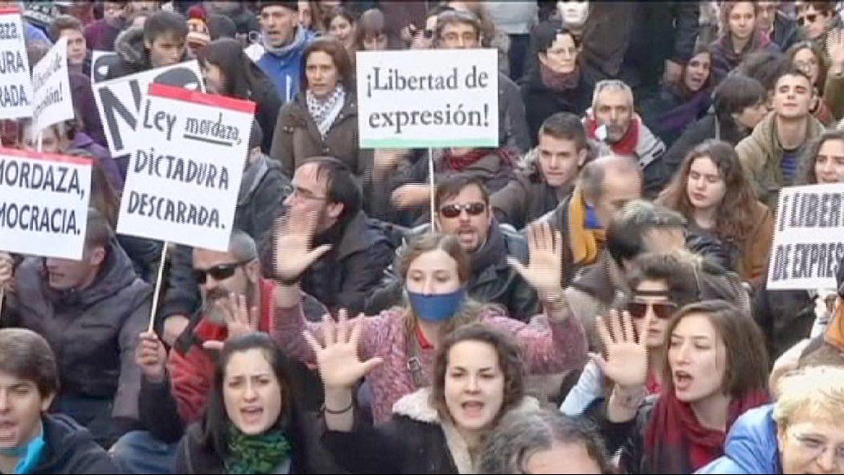 Miles de personas protestan en España contra la denominada Ley Mordaza