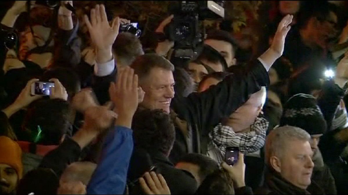 Romanya'da yeni Cumhurbaşkanı Iohannis yemin etti