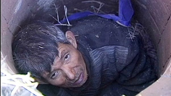 نجات مردی ۶۰ ساله از دام یک چاه در چین نجات مردی ۶۰ ساله از دام یک چاه در چین