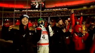 El equipo chino muestra sus acrobacias en la Copa del Mundo de Esquí Freestyle