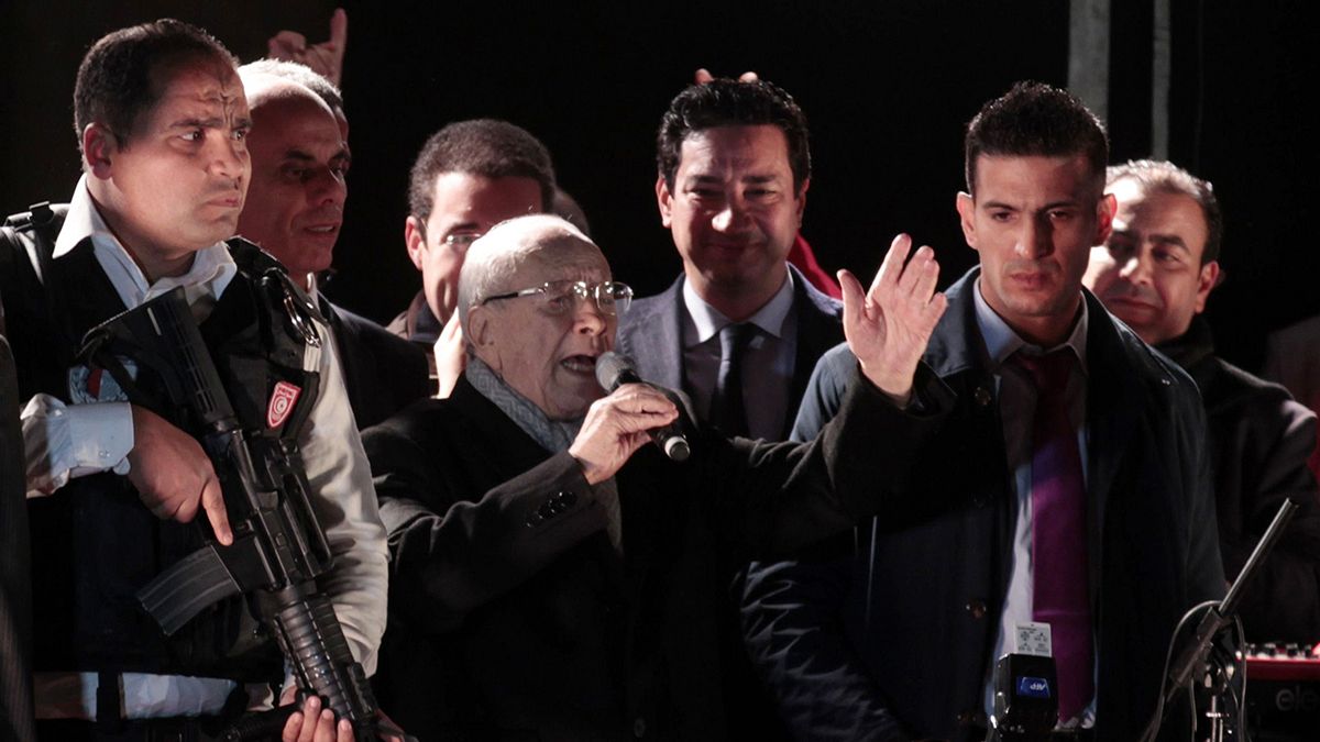 Тунис: 88-летний политик побеждает на выборах президента