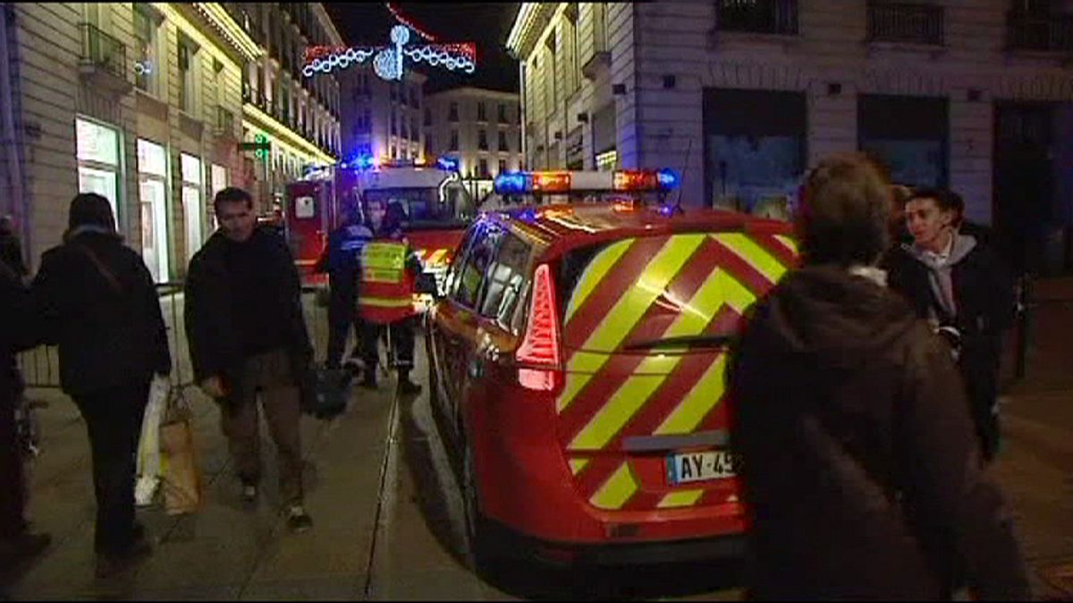 Condutor atinge pelo menos dez pessoas em mercado de Natal em Nantes