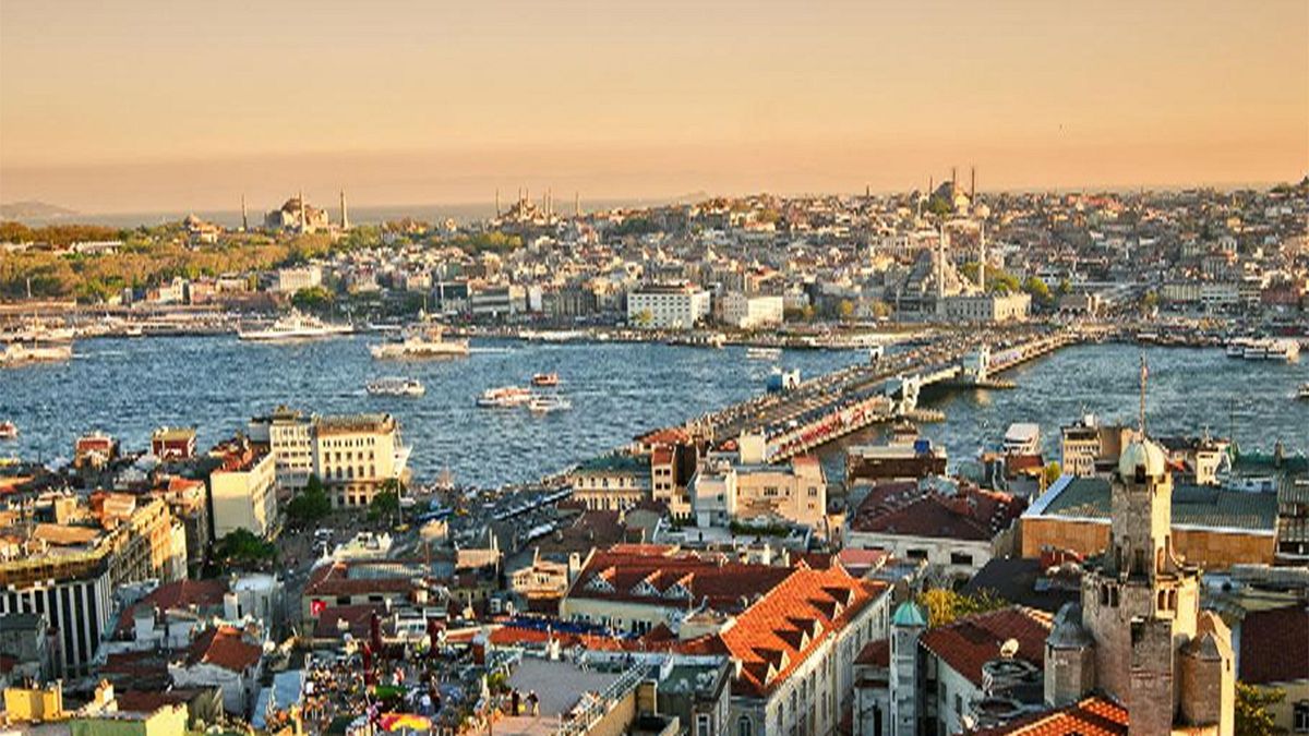 انخفاض السياح الروس في تركيا ومصر اثر انهيارالروبل