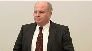 Bayern Munich : Uli Hoeness rend sa médaille de l'ordre du mérite