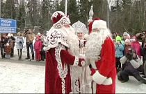 Encuentro en la cumbre navideña de Santa Claus y el Padre del Hielo