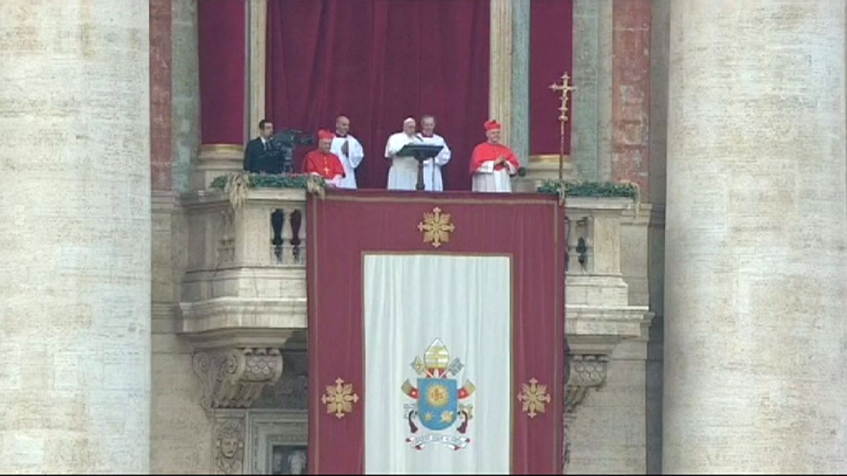 Рождество: Папа римский пожелал миру избавления от страданий