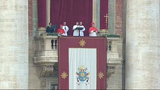 Papstsegen "Urbi et Orbi" vor Zehntausenden am Petersplatz