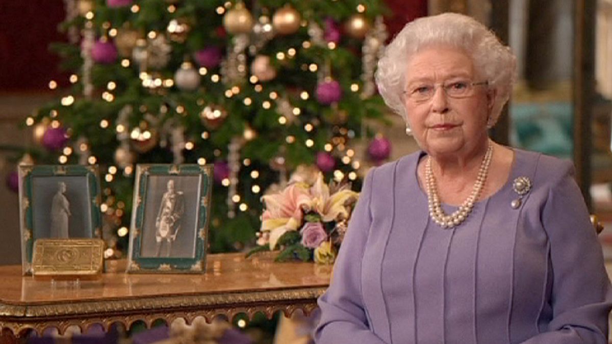 Queen's Christmas speech praises Ebola doctors, calls for reconciliation
