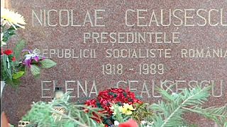 Bucarest: 25 anni dalla morte di Ceausescu, nostalgici sulla sua tomba