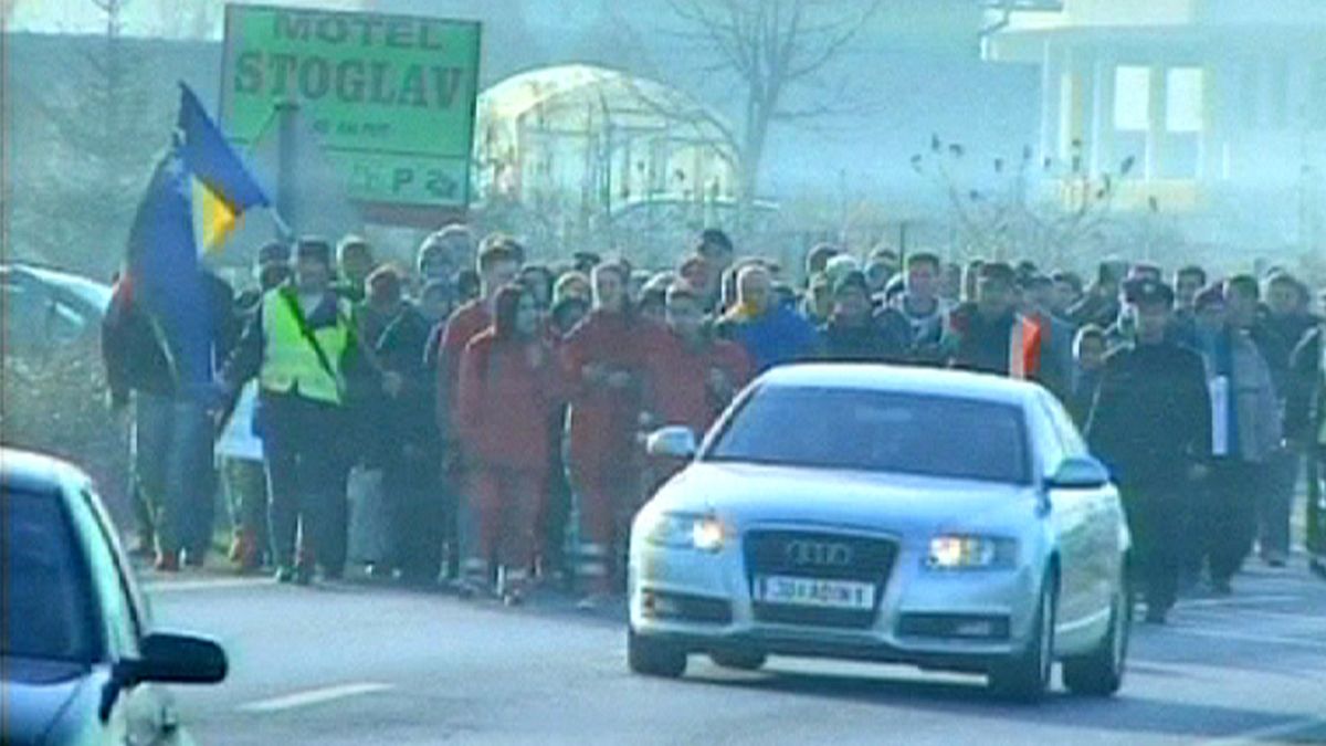راهپیمایی کارگران بوسنیایی به سوی کرواسی