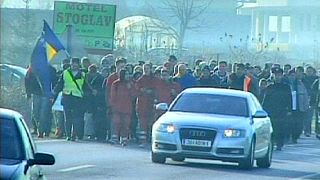 Bosnians 'protest' march to EU border looking for new jobs