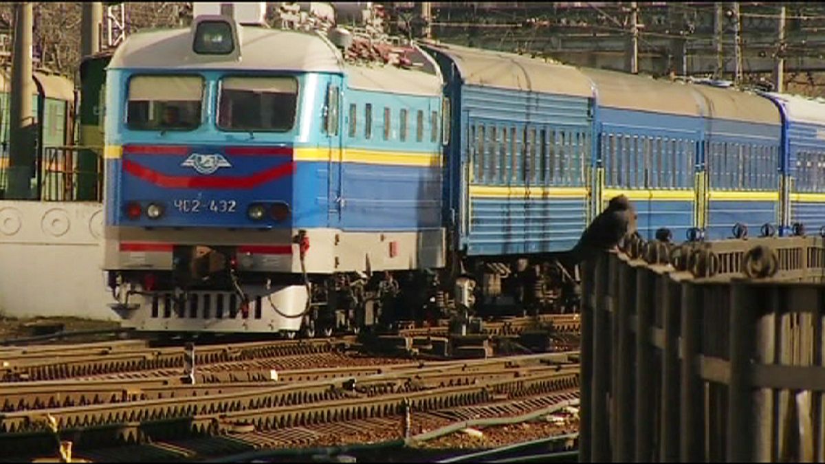 اوكرانيا توقف قطاراتها الى القرم