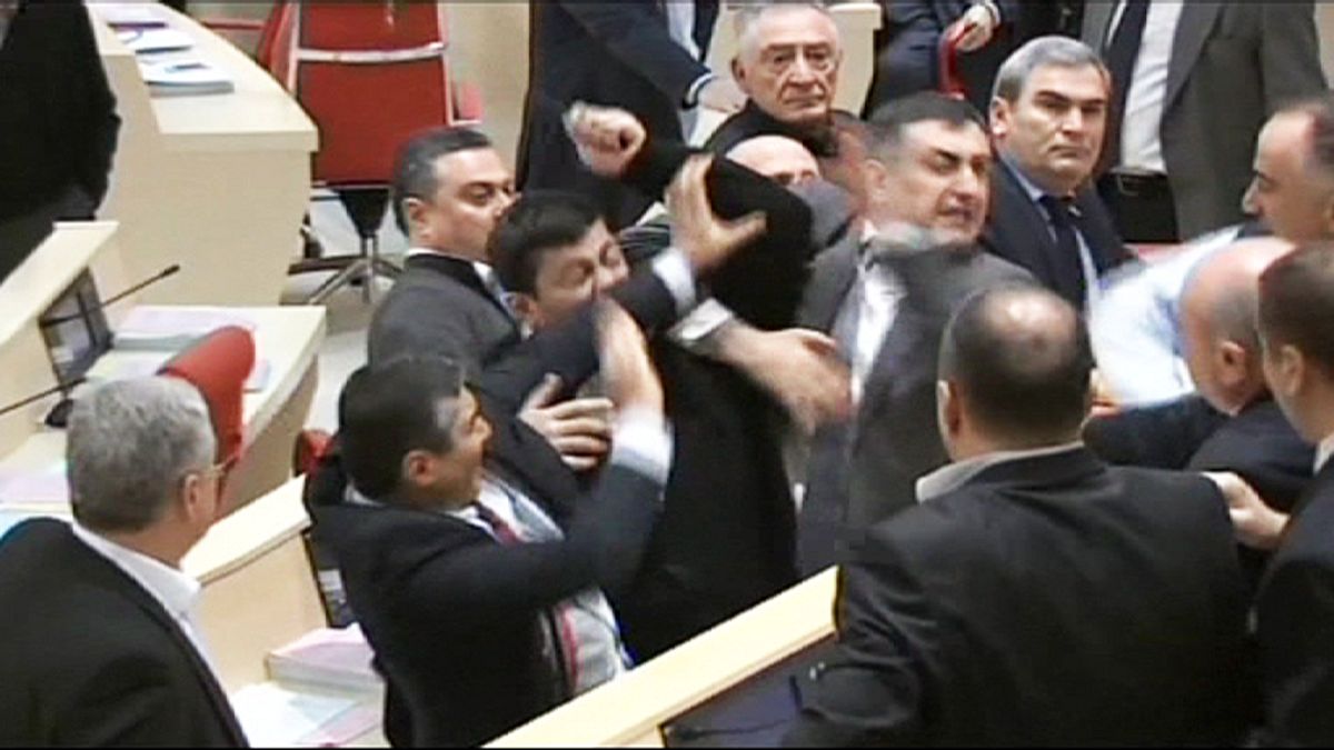 Tömegverekedés tört ki a grúz parlamentben