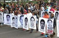 Familiares dos estudantes desaparecidos protestaram na cidade do México