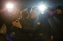 Украина: Порошенко лично встретил освобожденных из плена