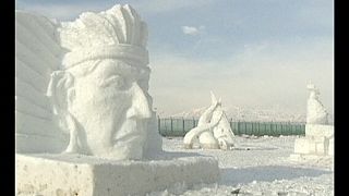 Festival chino-casaque de esculturas em neve