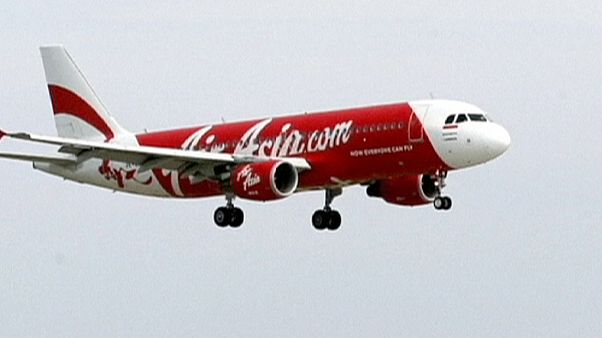 Desaparece un avión de Airasia con 162 personas a bordo Desaparece un avión de Airasia con 162 personas a bordo