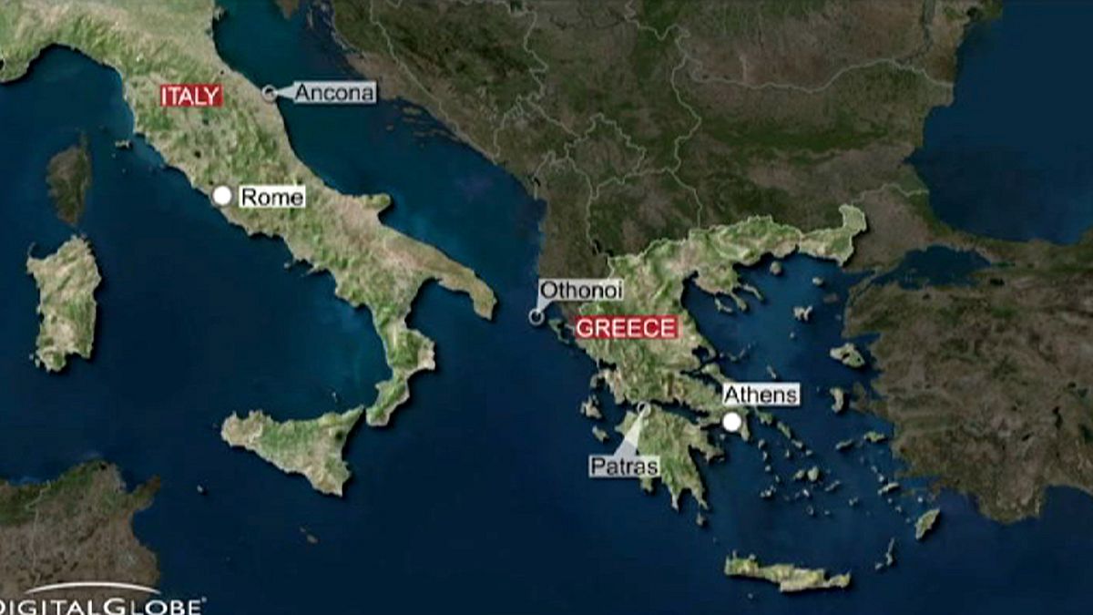 Greece: Evacuation of ferry with 466 people on board