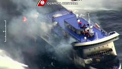 Operação "sobre-humana" para resgatar vidas no ferry em chamas