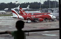 Операция по поиску самолета AirAsia возобновилась