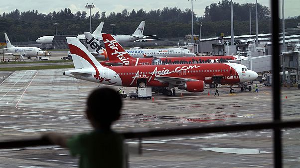 Se reanuda la búsqueda del avión de AirAsia desaparecido en Indonesia Se reanuda la búsqueda del avión de AirAsia desaparecido en Indonesia