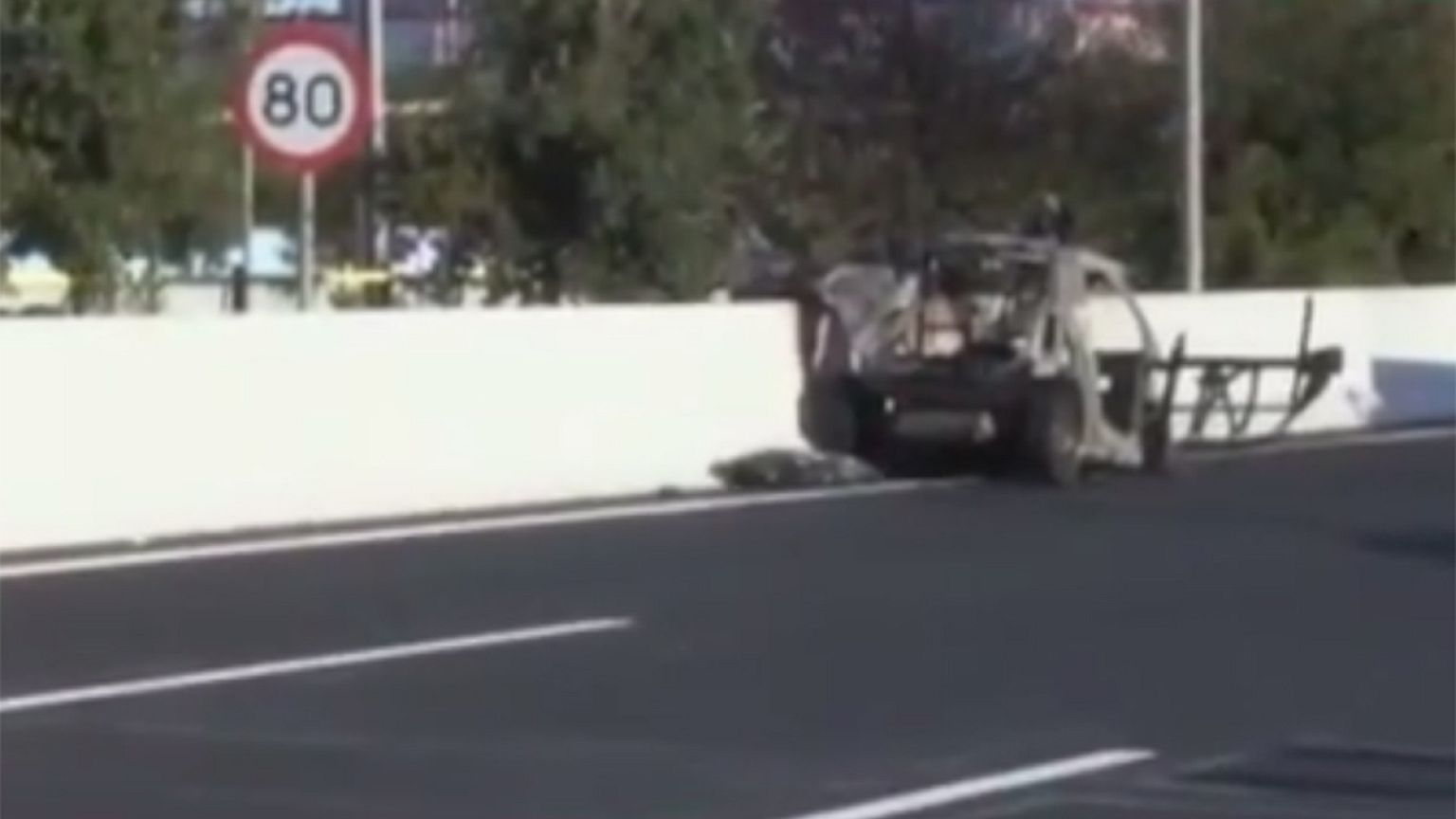 Έκρηξη εν κινήσει αυτοκινήτου στην Αττική Οδό, με έναν νεκρό