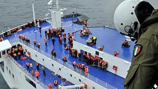 Gerettete von der "Norman Atlantic" treffen in süditalienischem Hafen ein