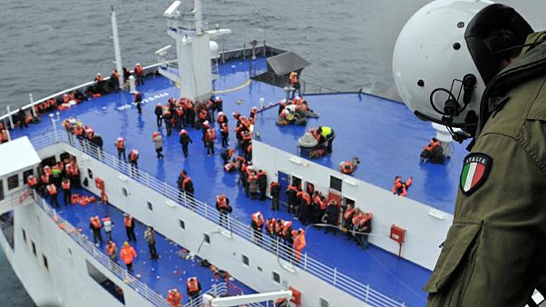 Mais de 100 pessoas retidas no ferry Norman Atlantic Mais de 100 pessoas retidas no ferry Norman Atlantic