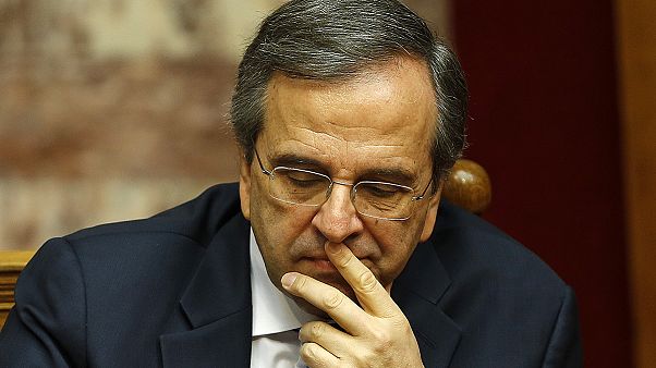 La Grecia torna a far tremare l'Europa. Elezioni anticipate il 25 gennaio. Sospesi gli aiuti economici La Grecia torna a far tremare l'Europa. Elezioni anticipate il 25 gennaio. Sospesi gli aiuti economici