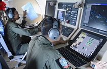 Endonezya açıklarında kayıp uçağı arama çalışmaları sürüyor