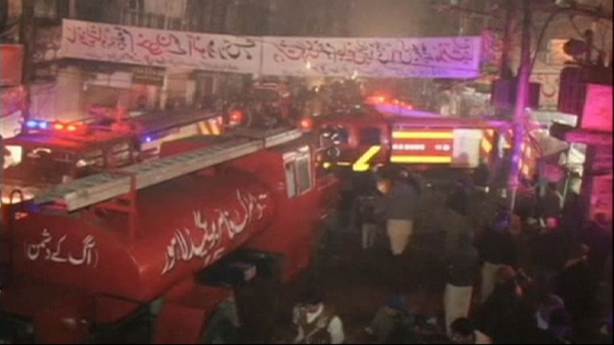 Shopping centre fire kills 13 in Pakistan